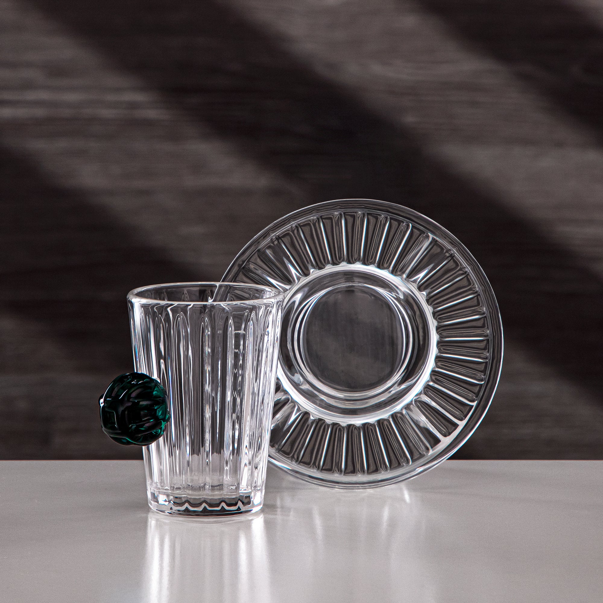 فنجان وصحن شاي المرجان شفاف مع عقدة فيروزيّة