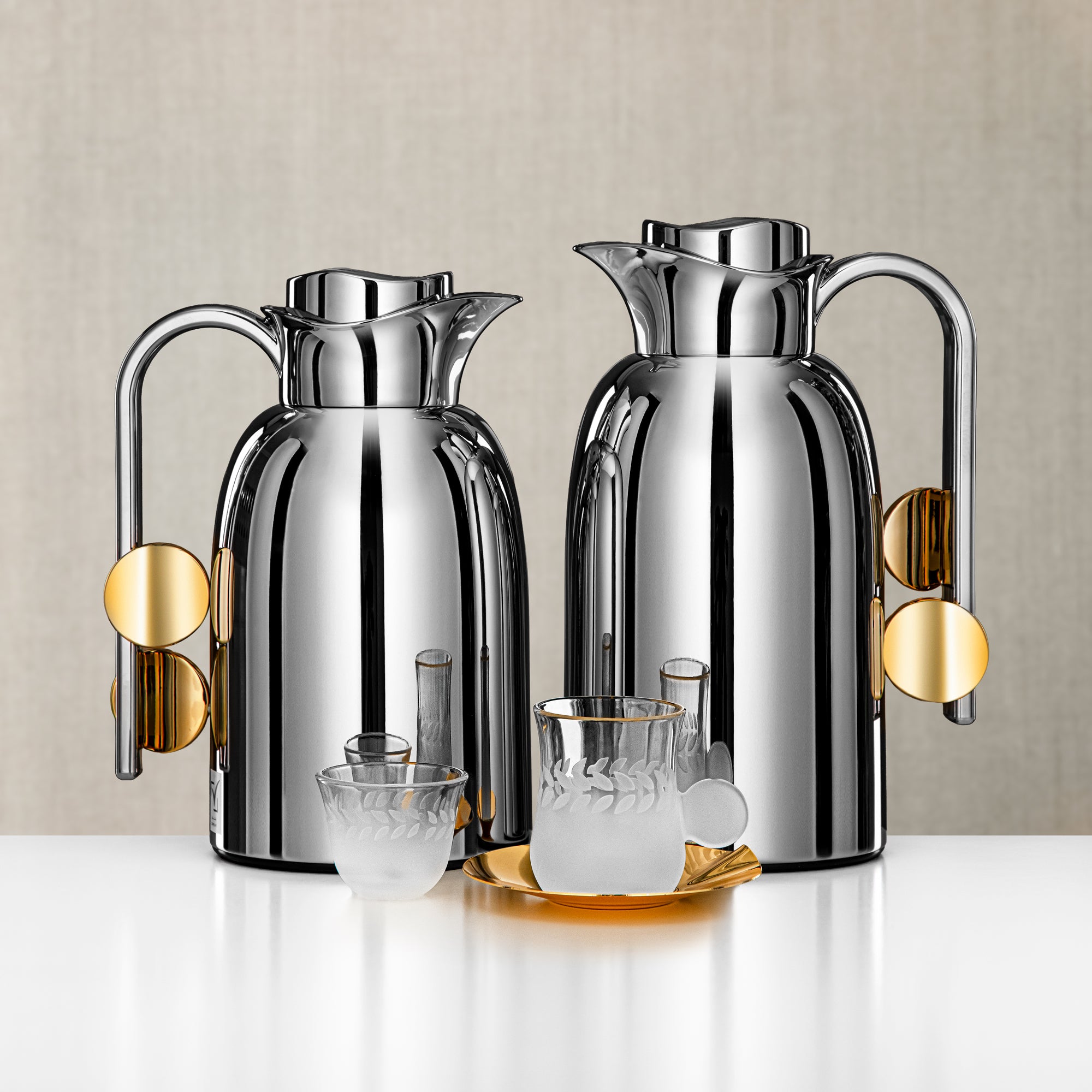 طقم ترامس المرجان مع أكواب شاي وقهوة فضي وذهبي 20 قطعة – بطانة زجاجية، عازل مع زر ضغط (FG812-070/100 CG + GLS2630114)