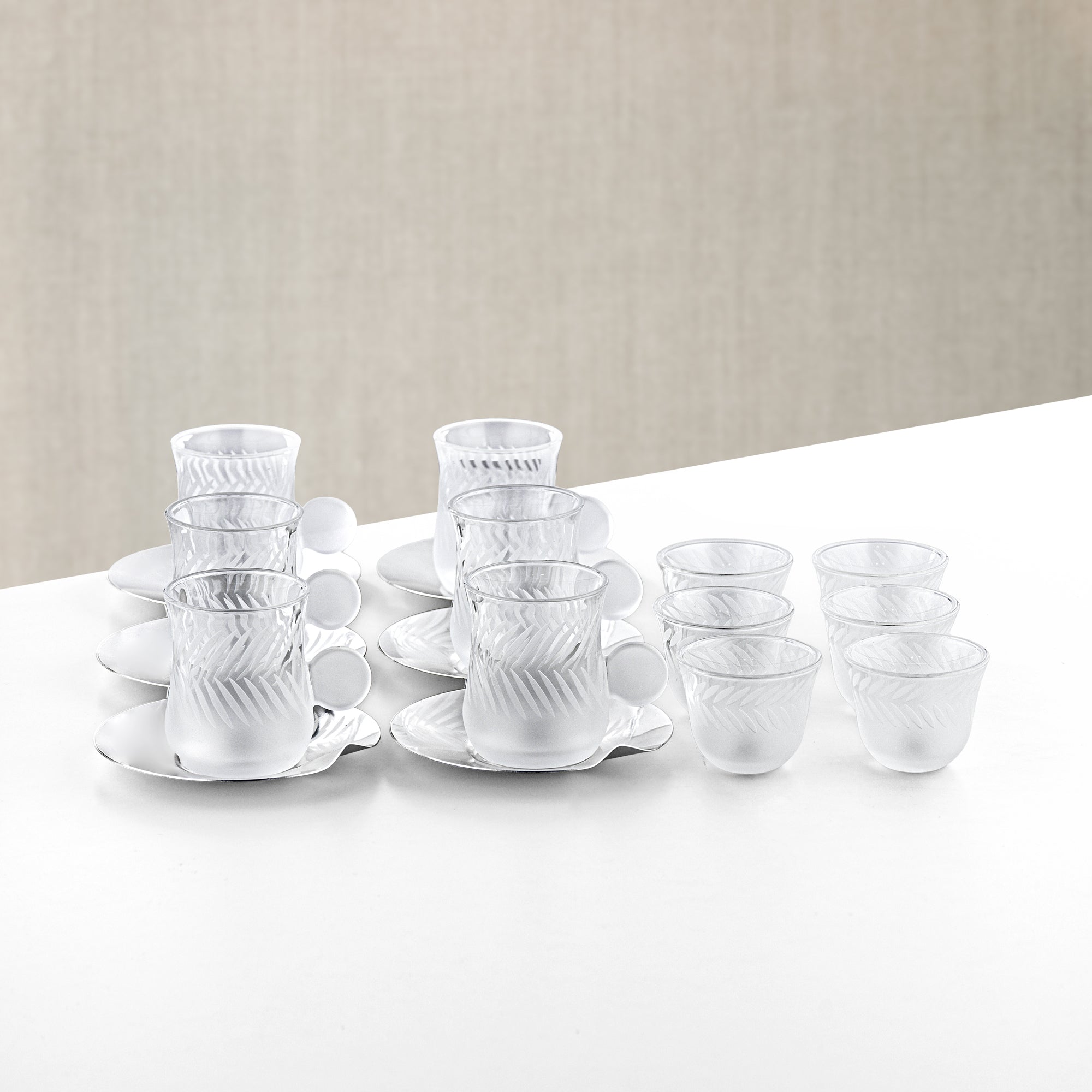 طقم تيرمس وشاي المرجان 20 قطعة فضي وذهبي