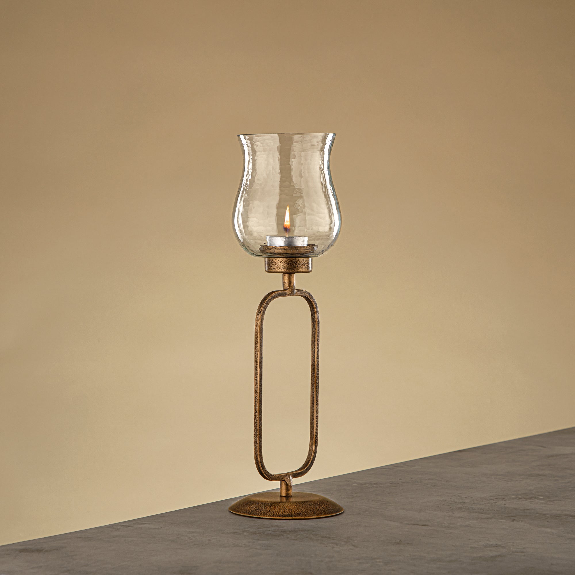 حامل شموع العنصر المرجان مطروق زجاج شفاف 11x11x36 سم حامل ذهبي عتيق (GMT2960011)