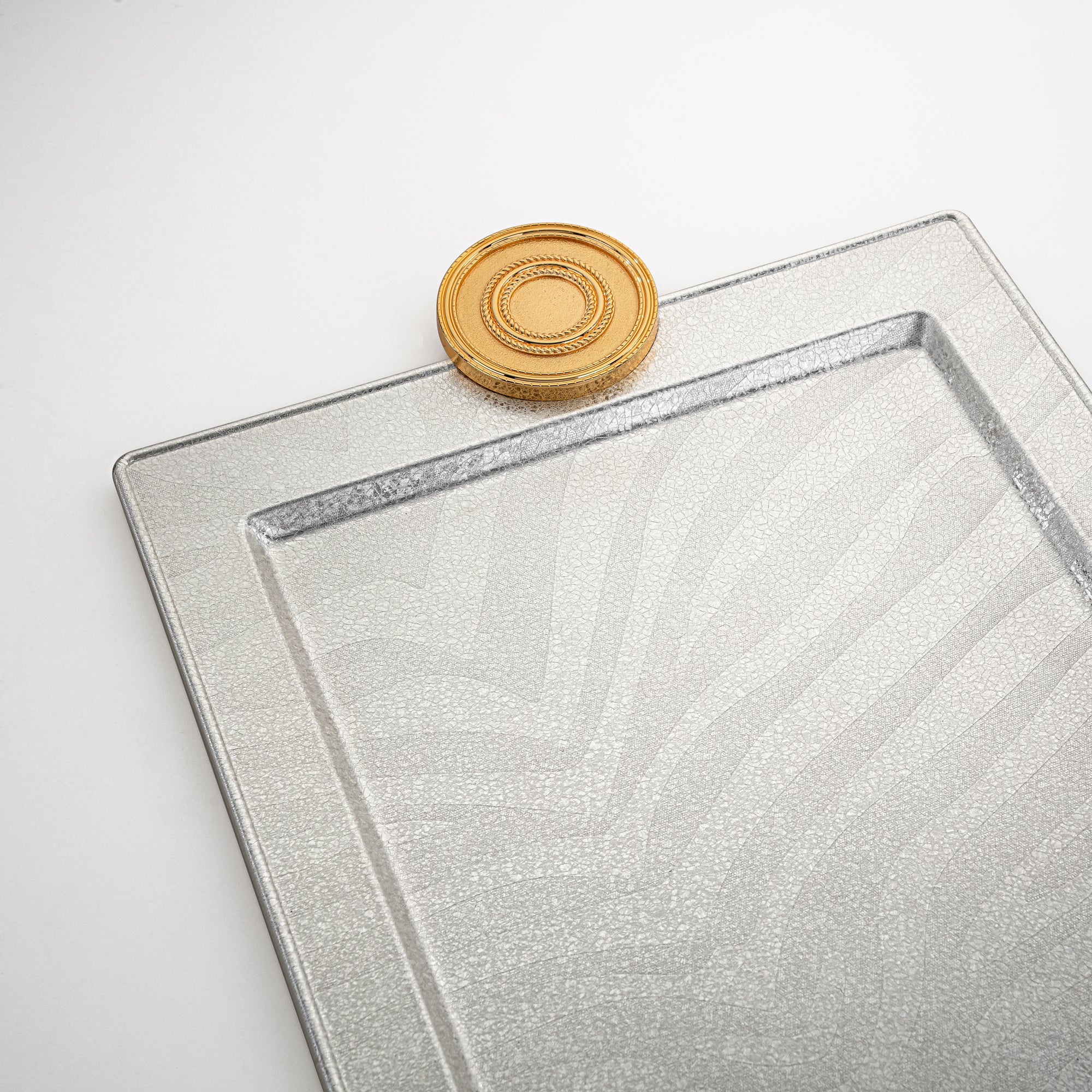 صينية تقديم المرجان 59 سم فضي وذهبي بتصميم متشقق