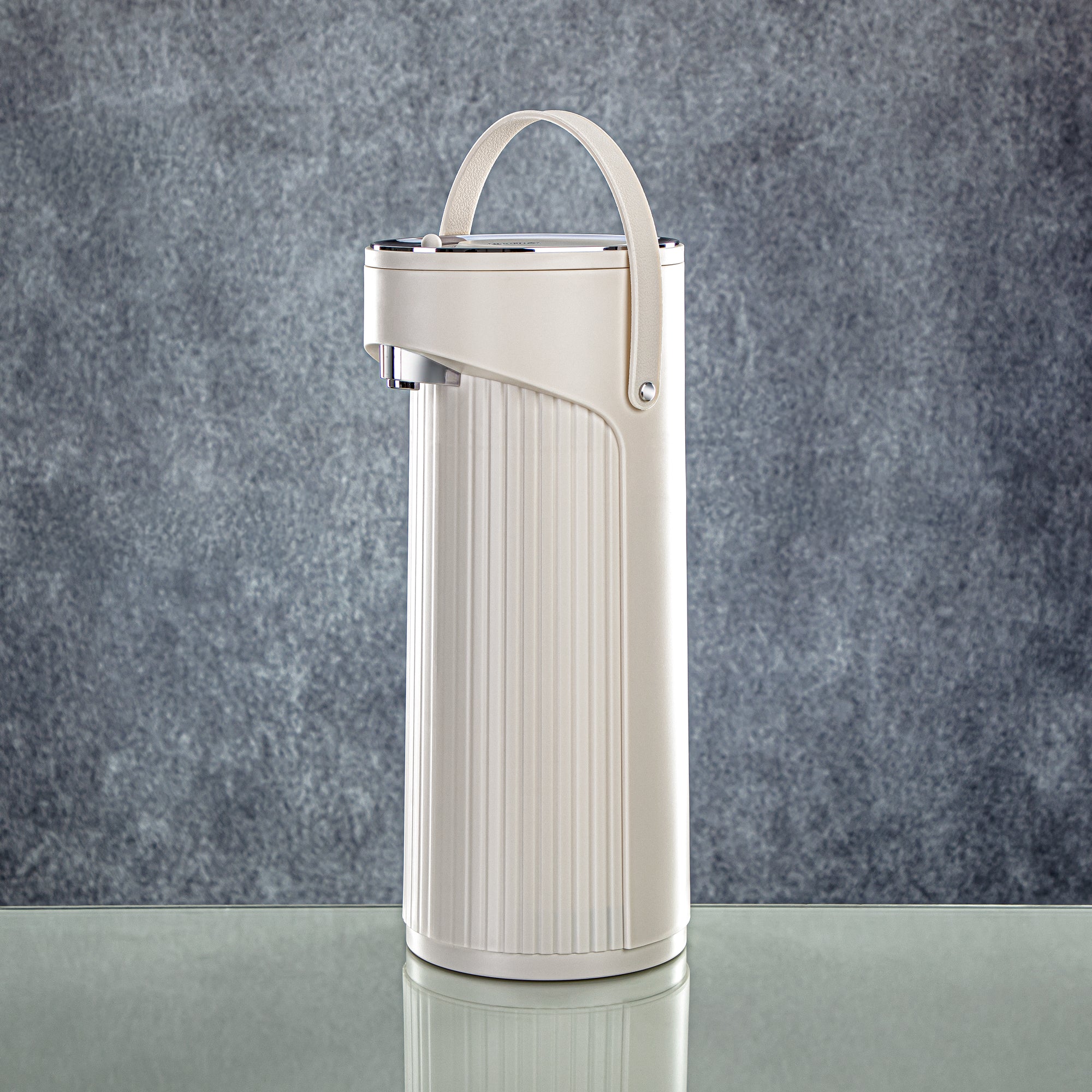 ترمس المرجان سعة 2.2 لتر مزود بمضخة. باللون العاجي والفضي - SM-2417A-220 IV/C