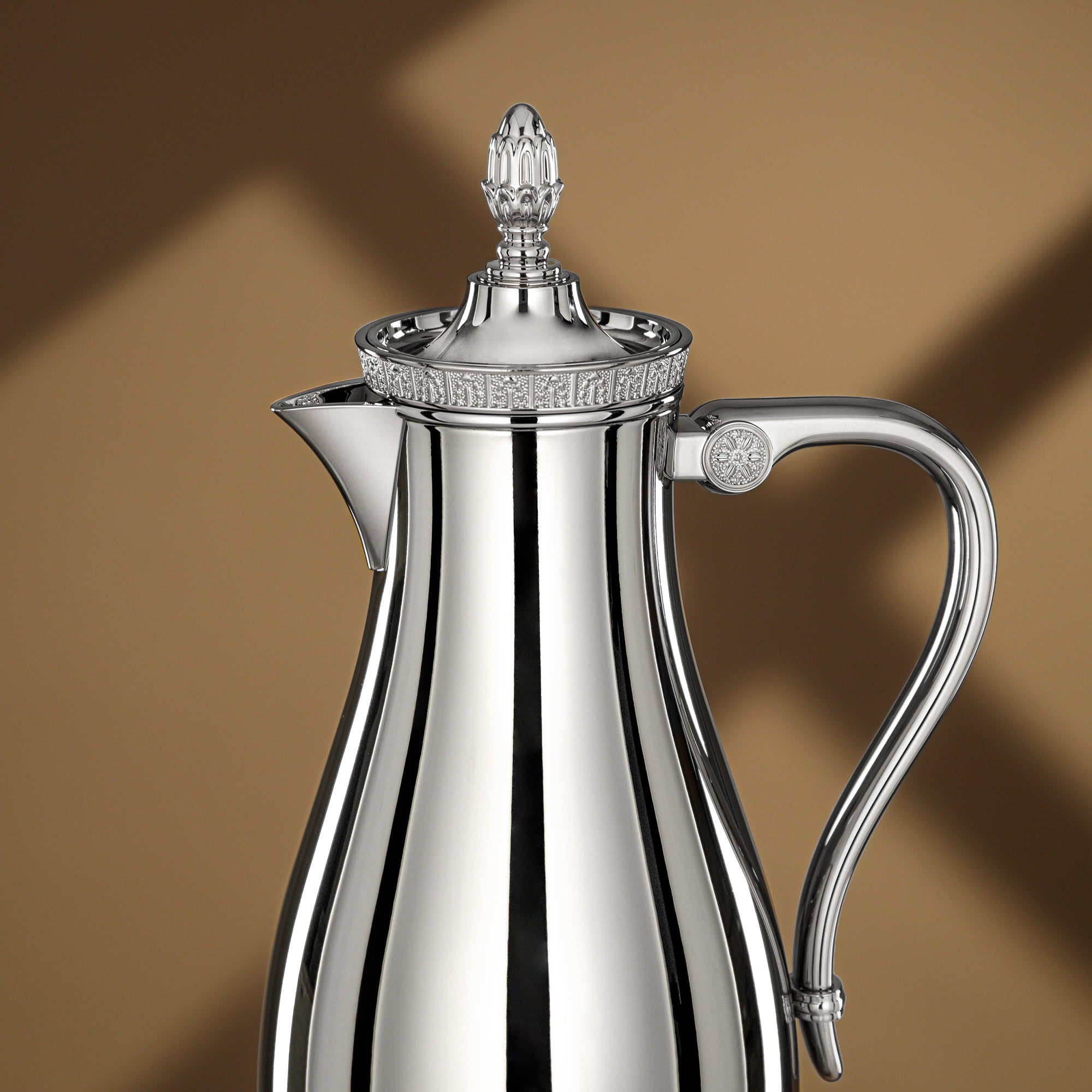 طقم ترامس المرجان معدني بلمسة نهائية عاكسة فضية 0.7 لتر و1 لتر قطعتان VWC-A0700/1000 C