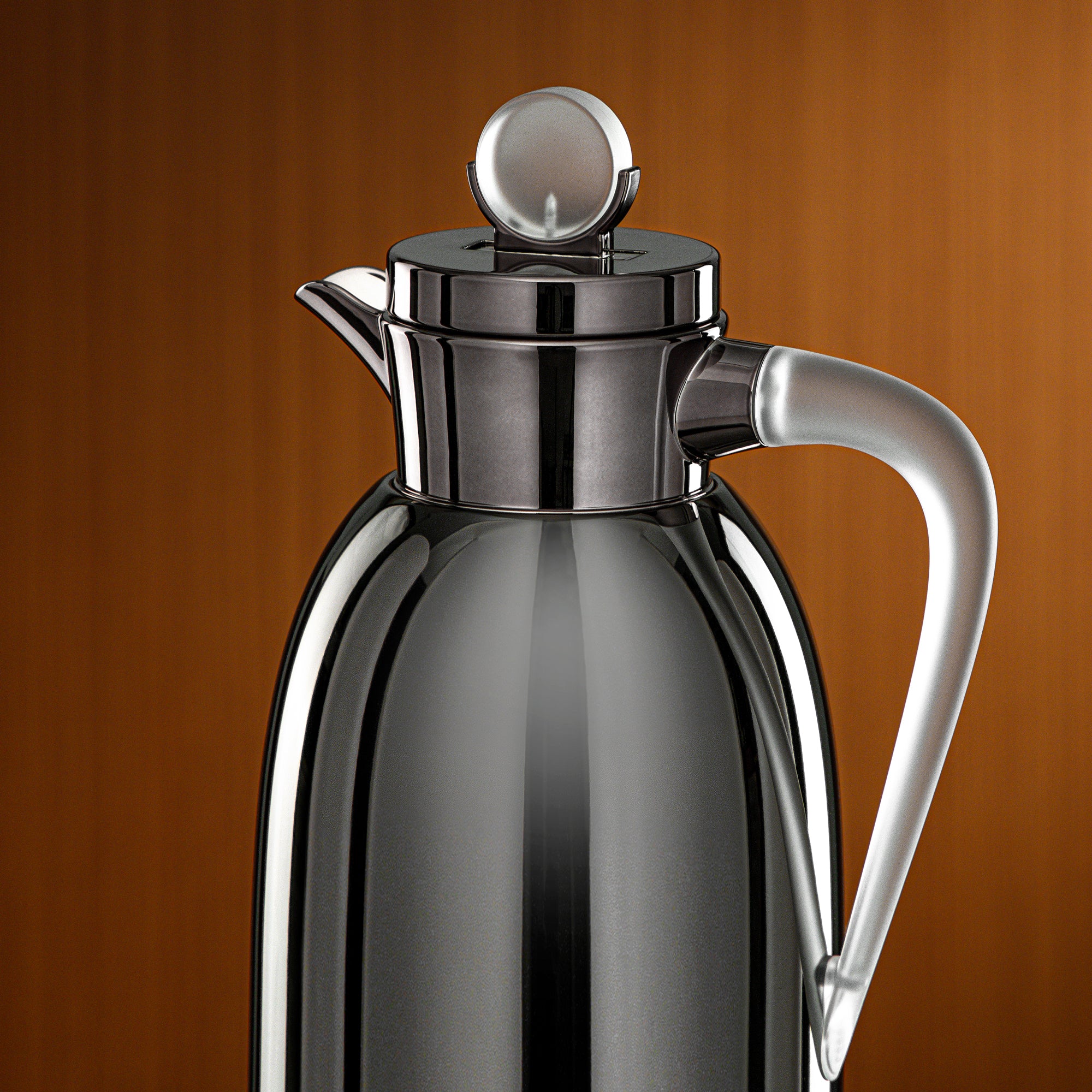 ترمس المرجان سعة 1.3 لتر باللون الأسود الداكن والثلجي