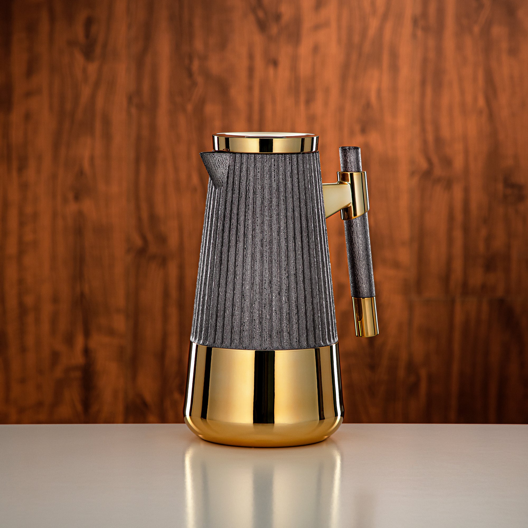 طقم ترامس المرجان 1 لتر + 1 لتر أسود غامق وذهبي