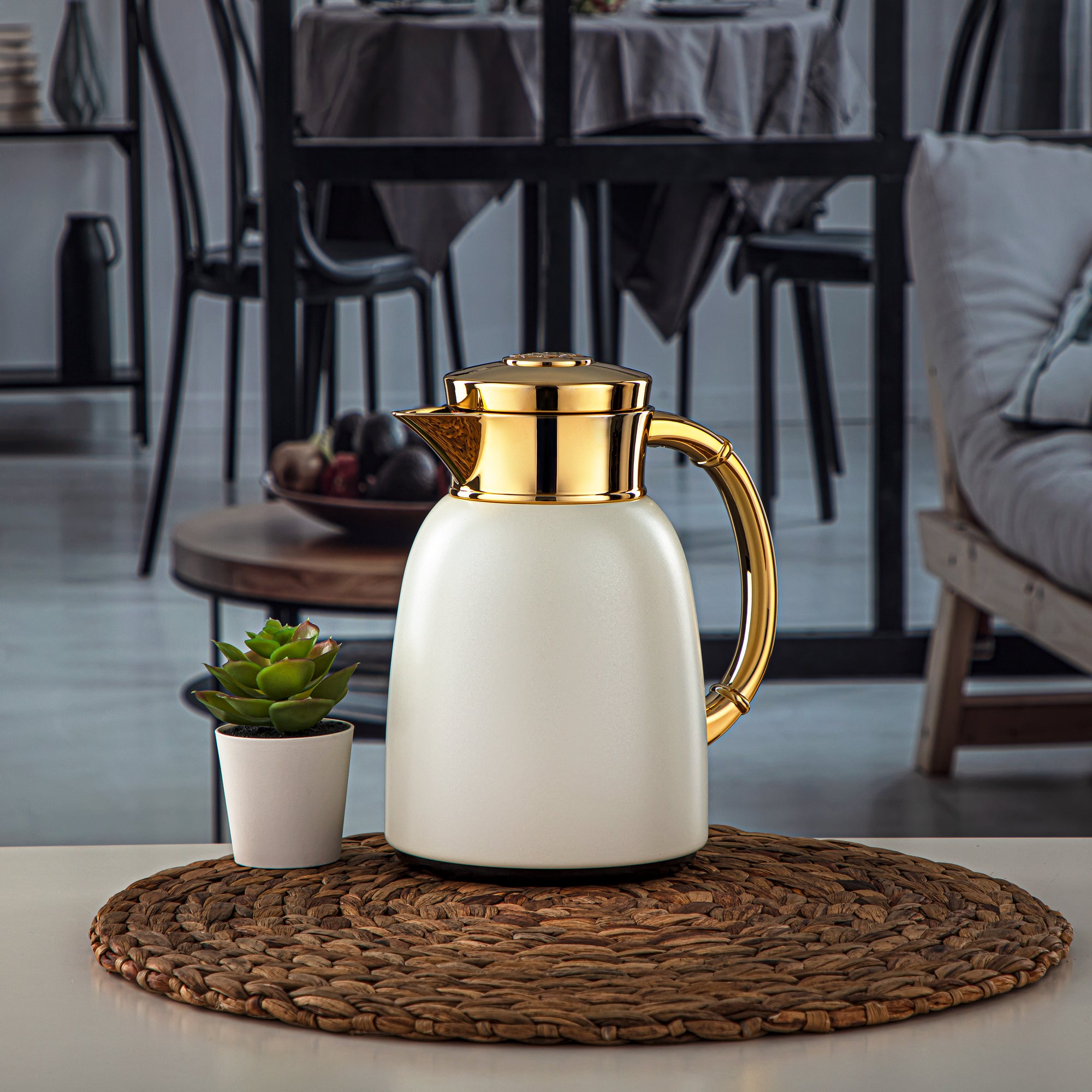 Almarjan 0.65 Liter Vacuum Flask Pearl White & Gold - QVC-0650Q330YZC95